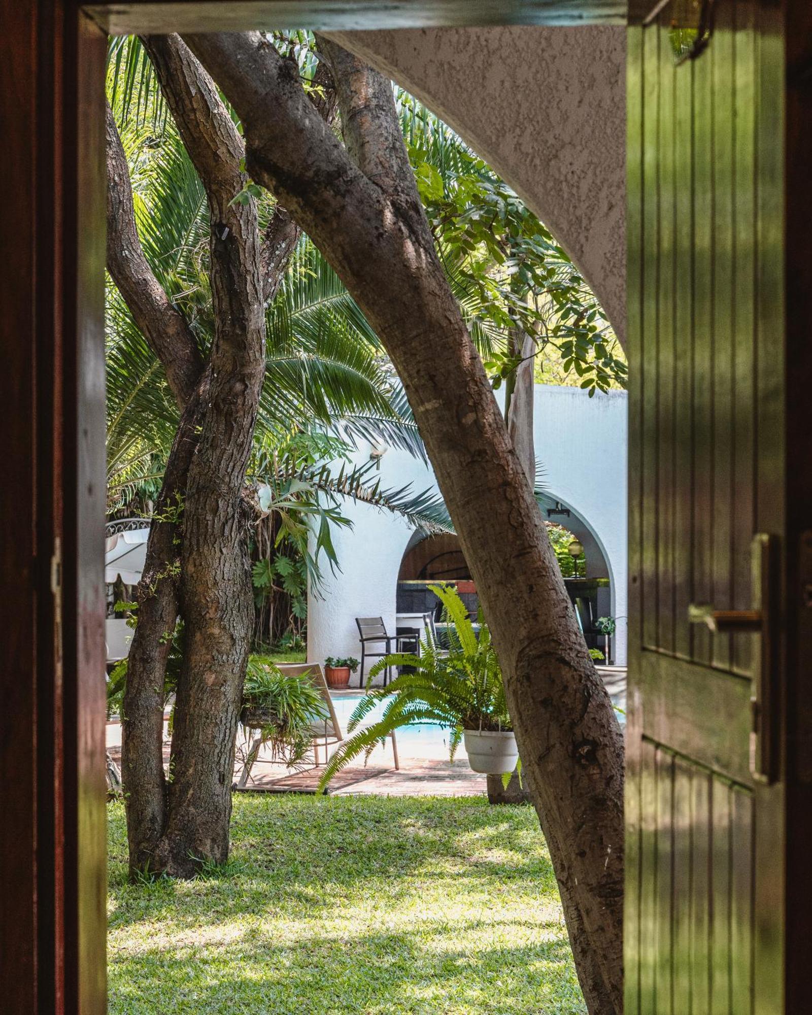 Jacaranda Lodge Victoria Falls Exterior photo